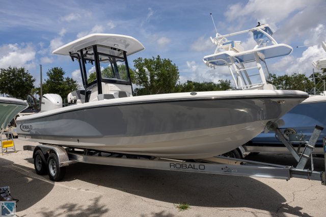 New 2024 Robalo 246 Cayman  Boat for sale